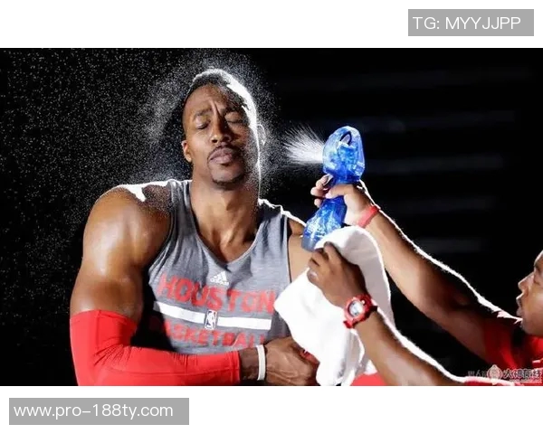 老詹被cue瞬间引发小卡幽默回应杯中轩尼诗引发媒体热议